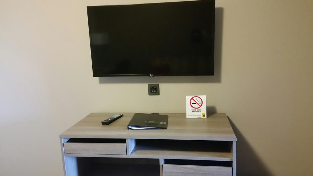 Super 8 By Wyndham Mont Laurier Hotell Eksteriør bilde