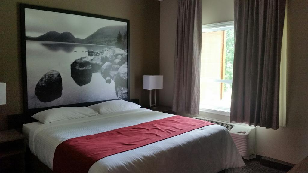 Super 8 By Wyndham Mont Laurier Hotell Eksteriør bilde