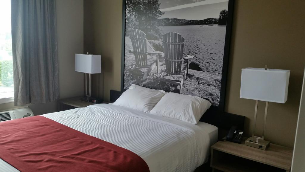 Super 8 By Wyndham Mont Laurier Hotell Eksteriør bilde