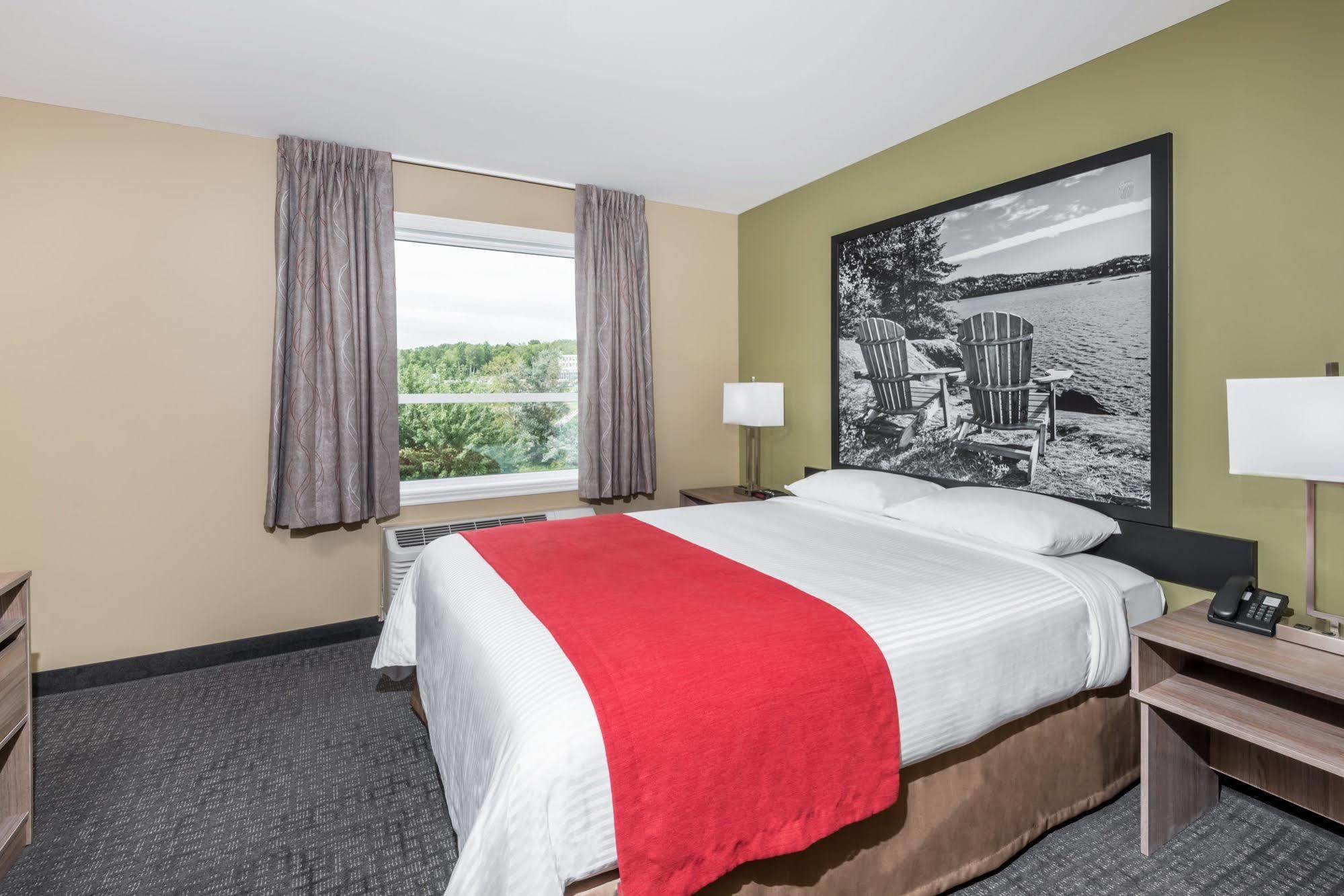 Super 8 By Wyndham Mont Laurier Hotell Eksteriør bilde