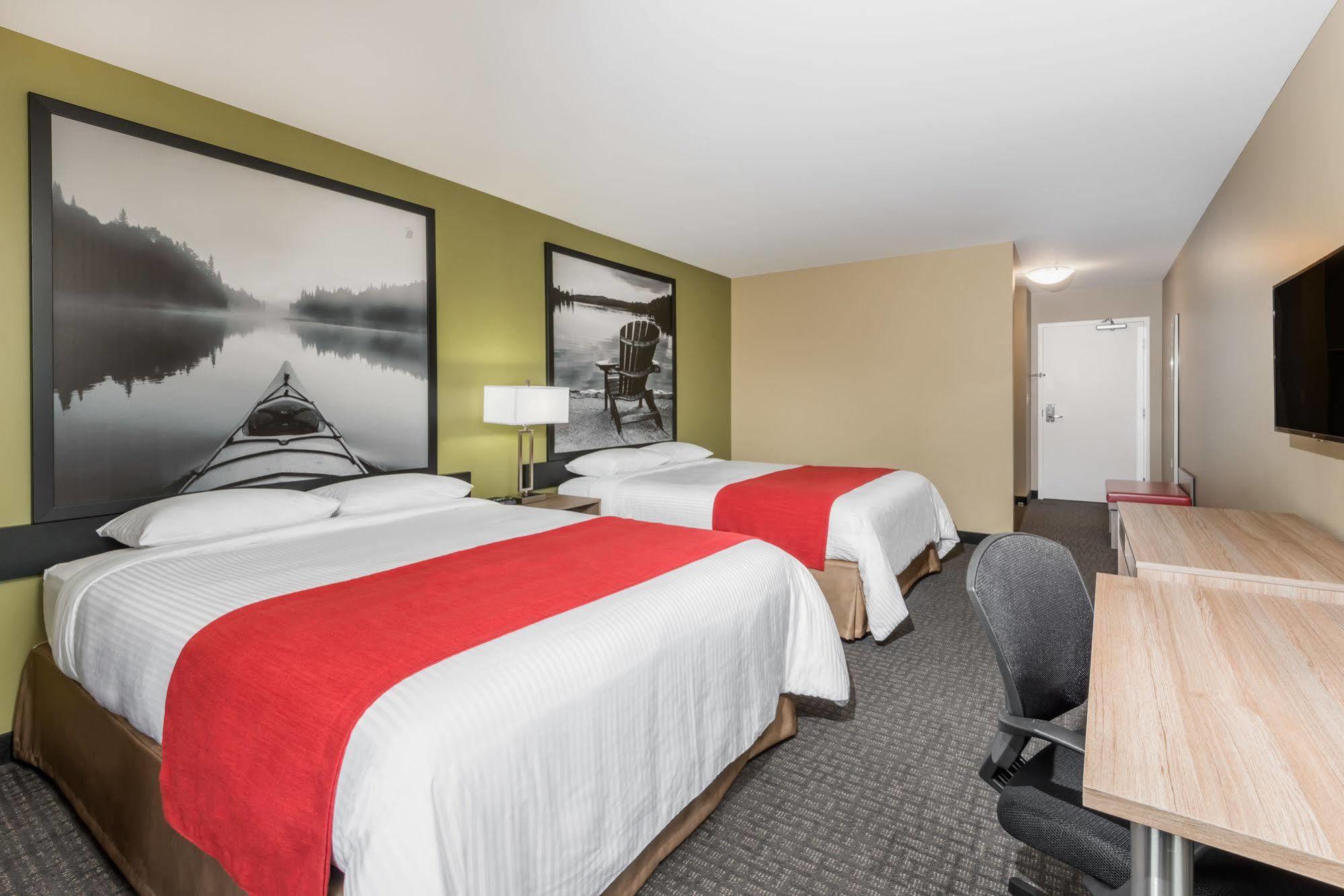 Super 8 By Wyndham Mont Laurier Hotell Eksteriør bilde