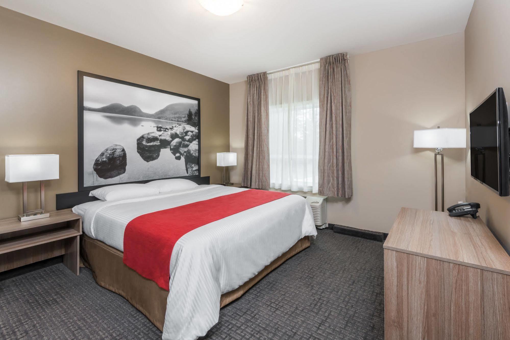 Super 8 By Wyndham Mont Laurier Hotell Eksteriør bilde