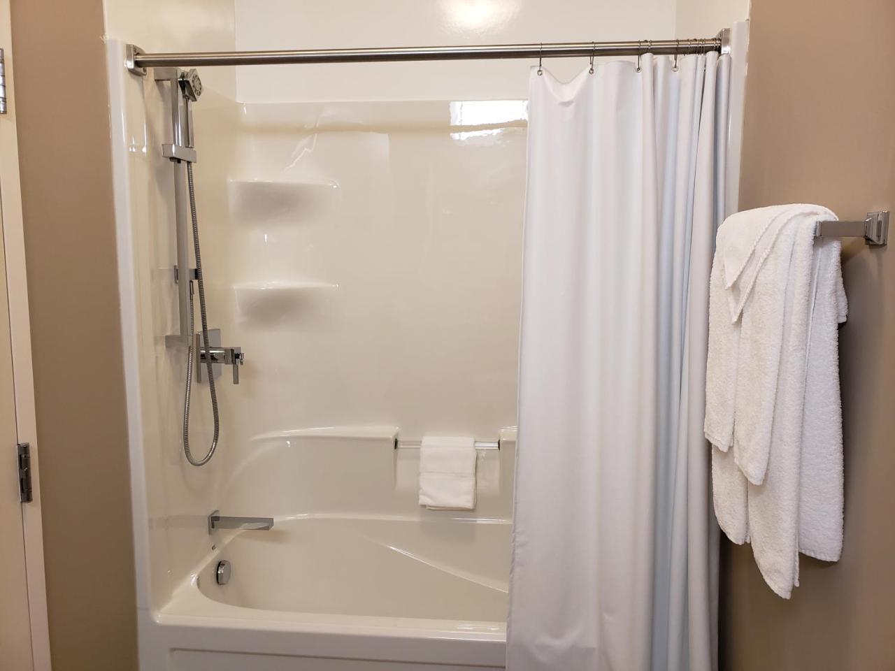 Super 8 By Wyndham Mont Laurier Hotell Eksteriør bilde